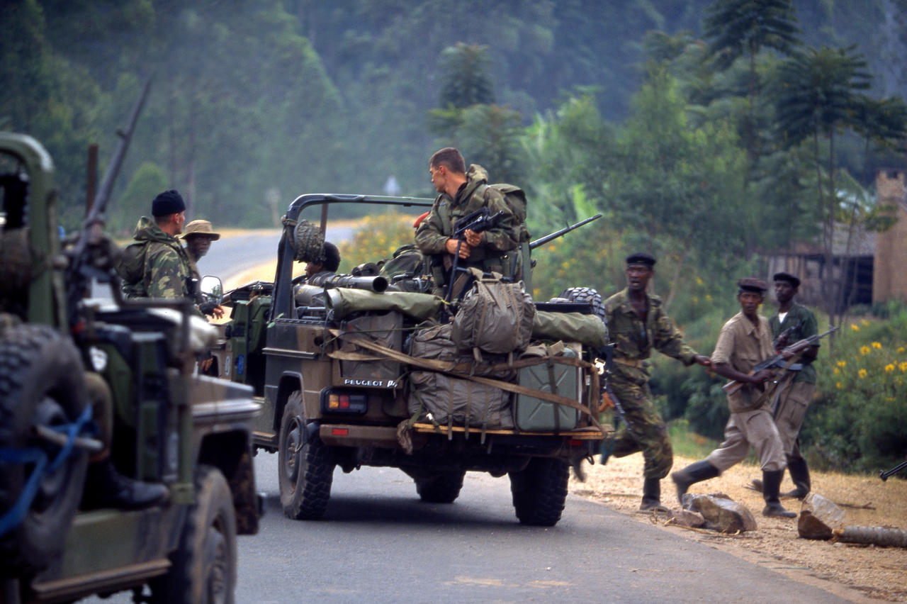 Un détachement de l’opération turquoise à Butare, en juillet 1994. PHOTO / José Nicolas / Hans Lucas via AFP